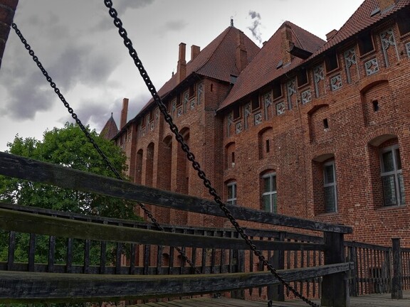 Zamek Śedni